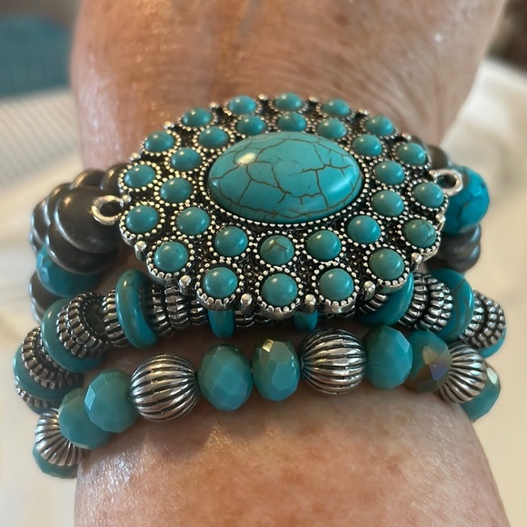 Turquoise Concha Bracelet, 4 Piece Set. - Picture 3 of 8
